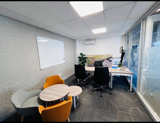 1,348M² OFFICE TO LET IN VORNA VALLEY